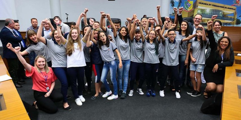 Jovens tomam posse da 16ª legislatura da Câmara Mirim