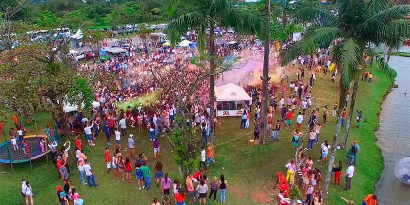 Festa das Cores acontece no domingo na Expoville