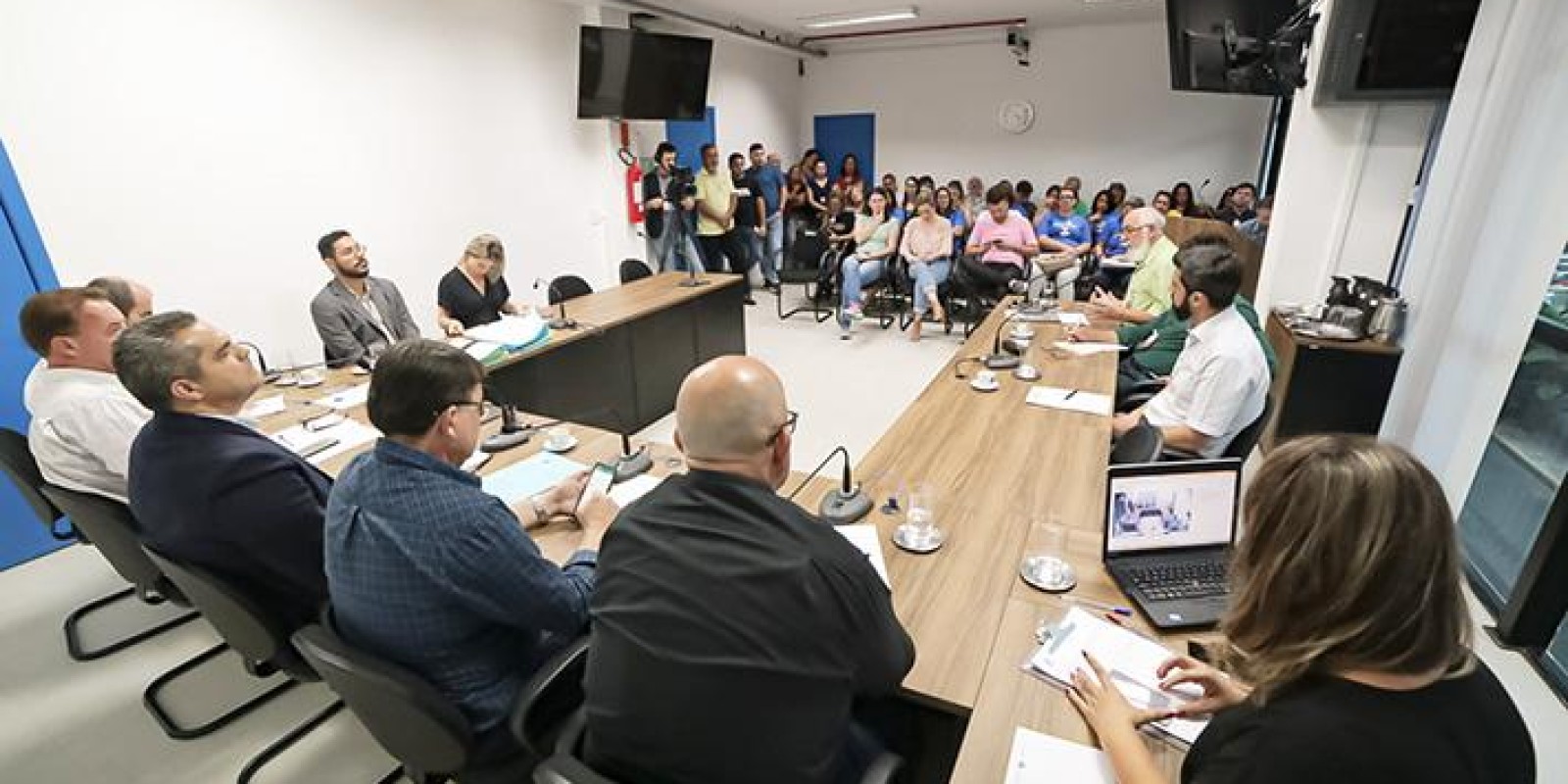 Projeto libera equipamentos para associações